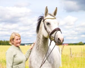Stinas Equestrian Services omslag